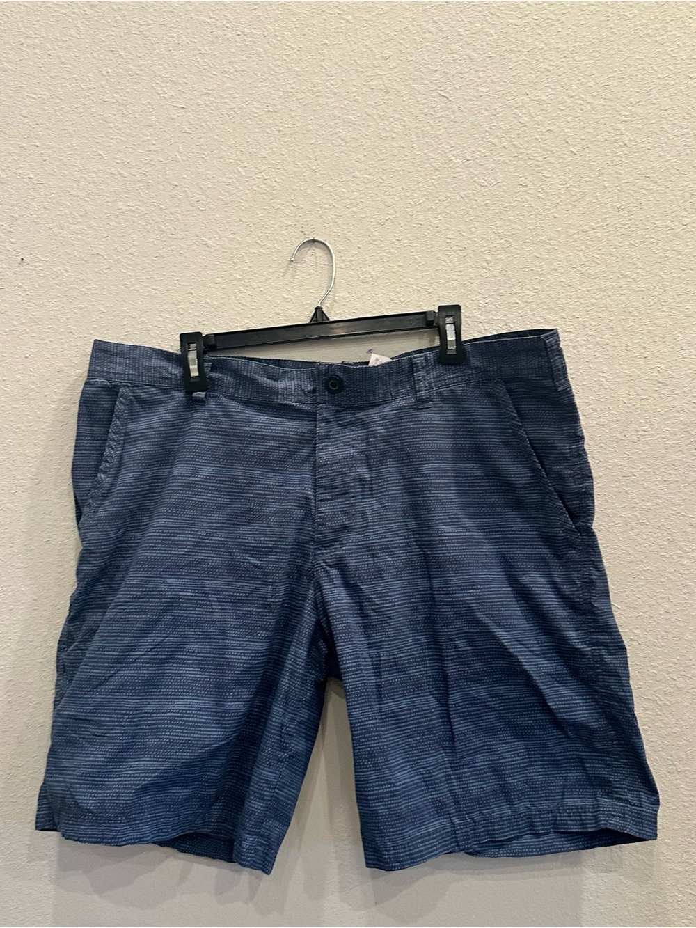 Columbia Men’s Blue Patterned Flat Front Performance Shorts Size 40W 10L